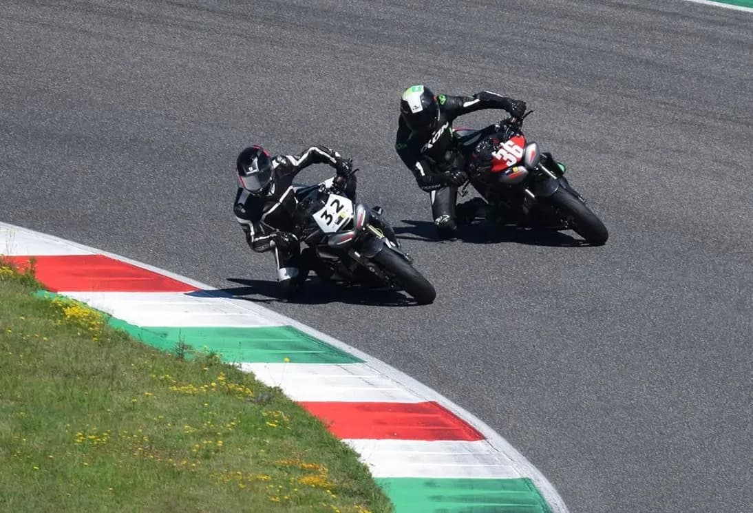 Pilotage moto : pourquoi et comment se déhancher en virage ?