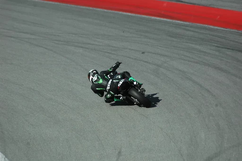 Quelle moto pour débuter sur circuit ? Le guide complet 2026